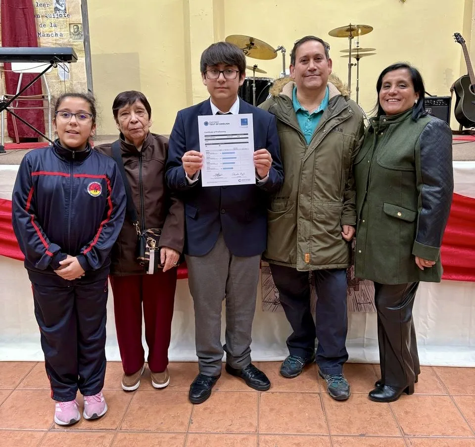 ALUMNOS RECIBEN CERTIFICACIÓN OXFORD